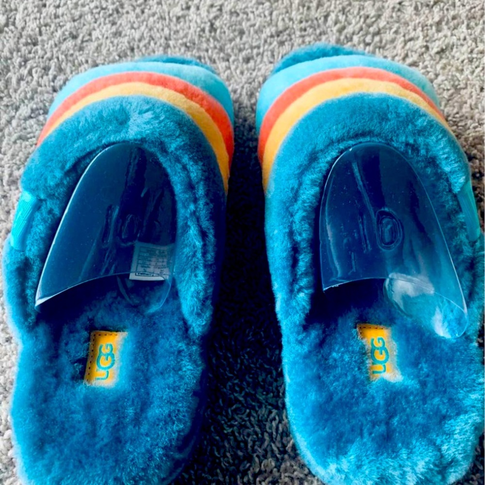 Men’s size 10 fluff you slippers